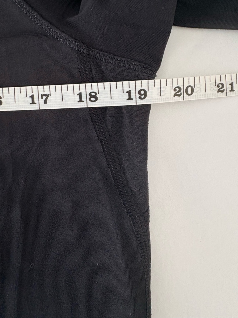 Lululemon Run Warm Up Crew Sz 8 Black EUC - Picture 9 of 9
